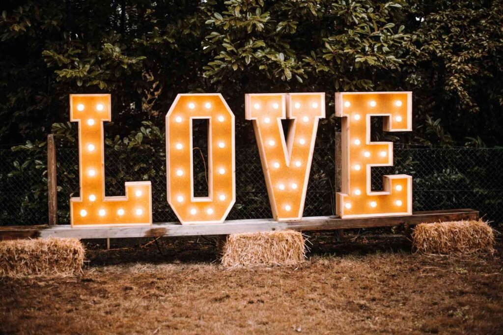 Leuchtbuchstaben LOVE